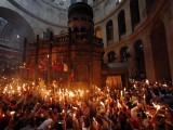 JERUSALIM: Hiljade vjernika prisustvovalo paljenju ,,svetog plamena”