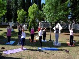 DANILOVGRAD: Vježbali jogu u parku ispred Umjetničke kolonije