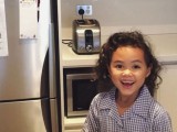 OVO ĆE VAS ZABAVITI: Preciznost šestogodišnje djevojčice u izvođenju trikova (video)