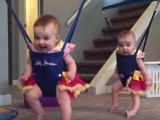 SLATKO I SMIJEŠNO: Bebe plešu irski ples (video)