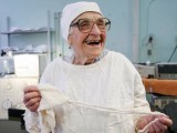 VOLI DA POBJEĐUJE I POMAŽE LJUDIMA: Ruska hirurškinja operiše pacijente u 89. godini