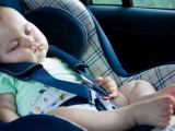 OPREZ: Ne stavljajte dijete u autosjedište sa zimskom jaknom