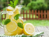 ZA POČETAK DANA: Voda sa limunom razbuđuje kao i kafa