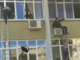 PODGORICA: Izbio požar u Mašinskoj školi, učenici iskakali kroz prozore
