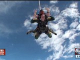 GODINE SU SAMO BROJ: Džek Stefen u 92. prvi put skakao padobranom (video)