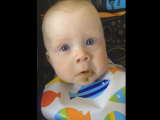 POGODILA GA PJESMA: Mališan suze roni dok mu majka pjeva (video)