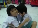 UČENJE NA DRUGI NAČIN: Evo kako đaci u školi na Tajlandu započinju dan (video)