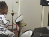 KAKVI RODITELJI, TAKVO DIJETE: Jednogodišnjak oduševio svijet bubnjarskim umijećem (video)