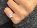 KAKVU PORUKU NOSI NOVI TREND: Zašto žene počinju da nose vjerenički prsten na malom prstu?