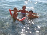FOTO ZUM: 1. oktobar, a Milica, Vuk i Anja uživaju u moru