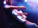 SRAMOTNO: Džoš Houm na koncertu udario fotografkinju nogom u glavu
