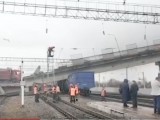 RUSIJA: Srušio se most iznad željeznice dok je kamion prelazio preko njega