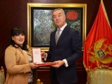 DRUŠTVO: Đukanović uručio medalju čovjekoljublja Konstantini Maraš