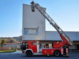 DONACIJA: Služba zaštite i spašavanja Cetinja dobila vatrogasno vozilo sa hidrauličnom platformom
