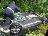 DIONICA PREMA VLADIMIRSKIM KRUTAMA: Vatrogasci izvukli vozača iz prevrnutog automobila