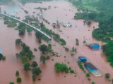 INDIJA: Evakuisano 700 putnika iz poplavljenog voza